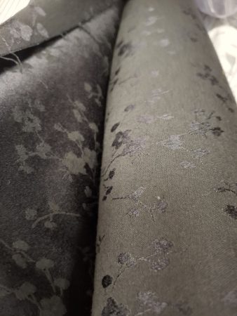 Jacquard 623 elasztikus kisvirágos szövet, 44% pamut, 53% poliészter, 3%elasztán(spandex), szélesség:130cm